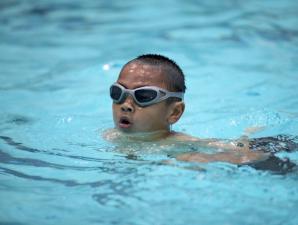 Упражнения для детей в бассейне Плавание бассейны с детьми 3 лет